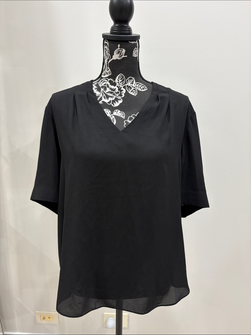 NWT Black NYDJ blouse size large